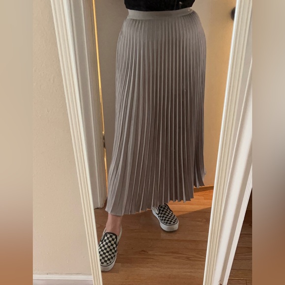 NWOT Women’s H&M plaited Silver long Skirt size XS - Picture 5 of 5